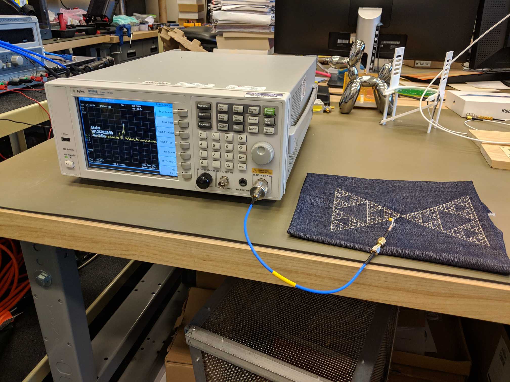 SierpinskiResonantFreq Measurement SpectrumAnalyzer